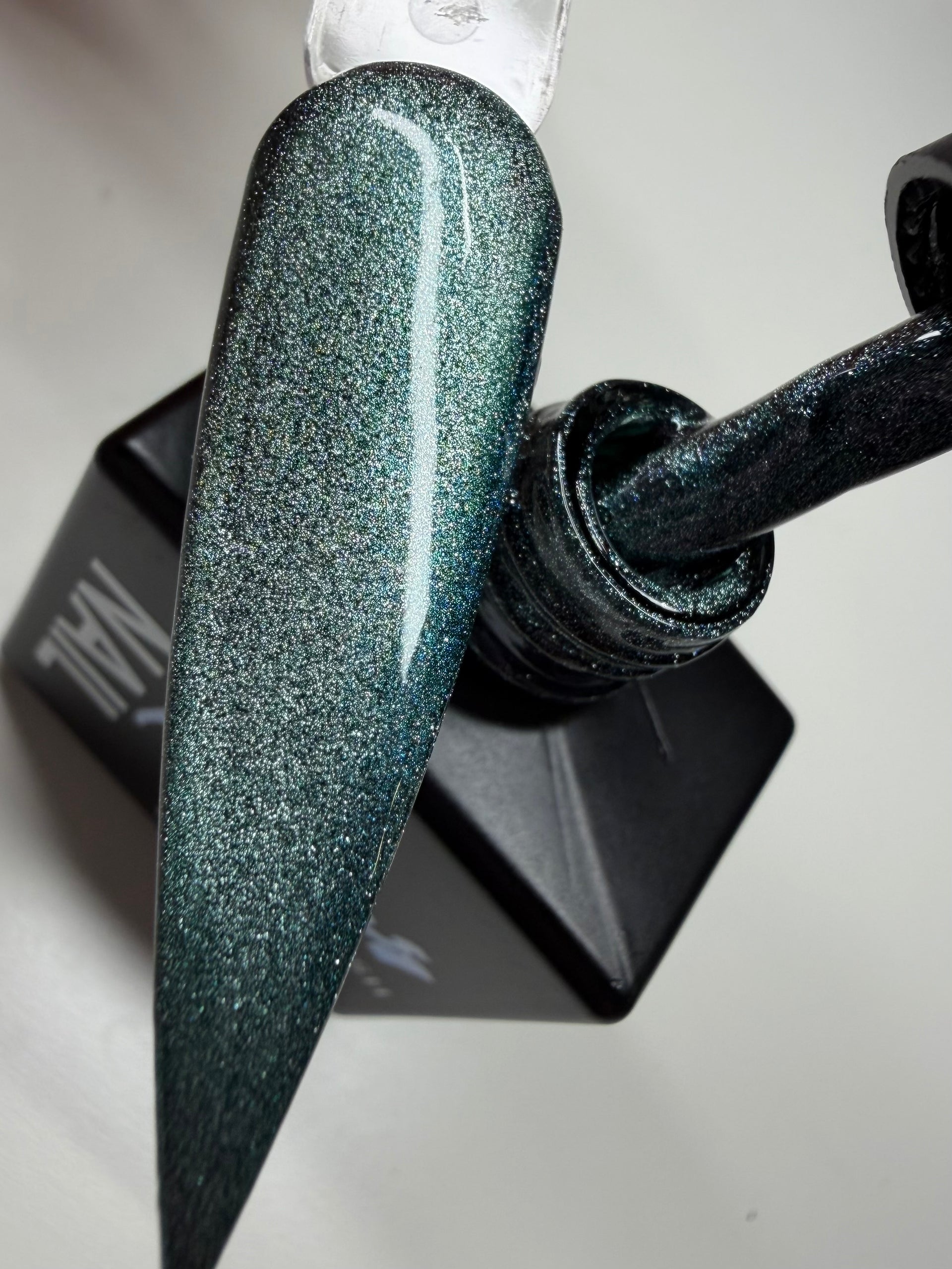 Commitment Issues Collection – Magnetic Cat Eye Gel Polish
